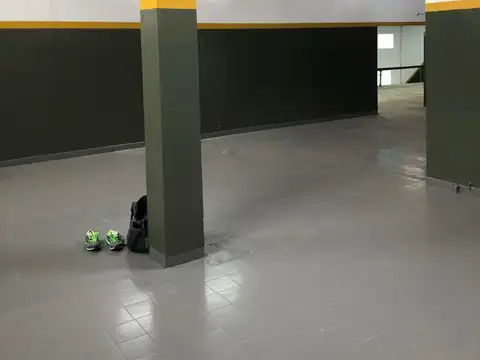 Galpon c/ entrada para camiones en ALQUILER  -zona Parque Patricios -