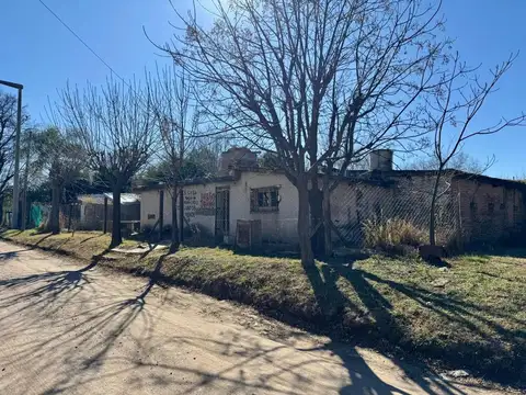 VENTA CASA CON GALPON VILLA ALLENDE A RECICLAR