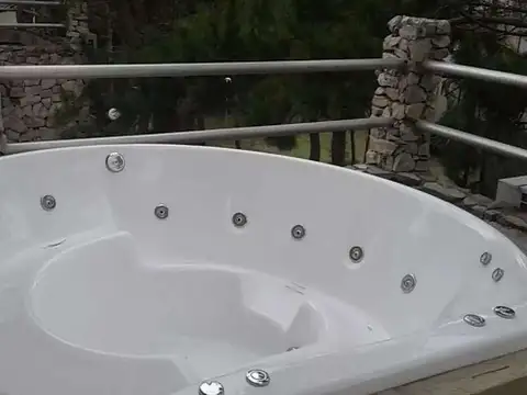 Casa 5 ambientes con 4 baños