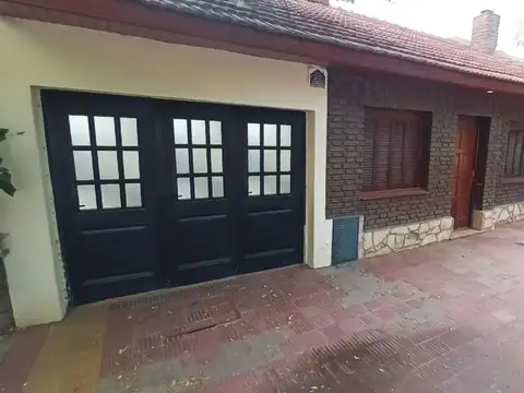 Oportunidad en pleno Centro: casa de 3 dorm con patio y coch