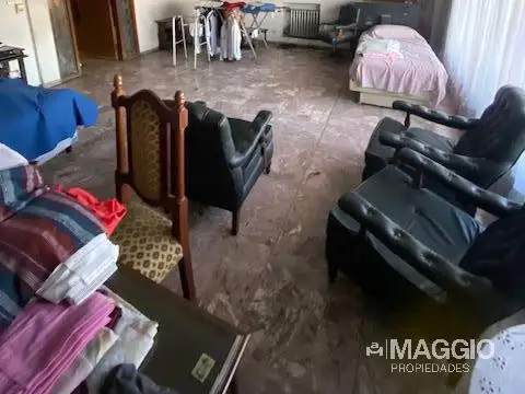 Casa en Venta con 4 cocheras