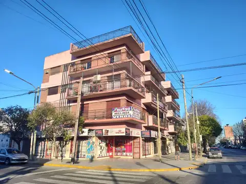 Presidente Juan Domingo Perón 3100, Piso 2