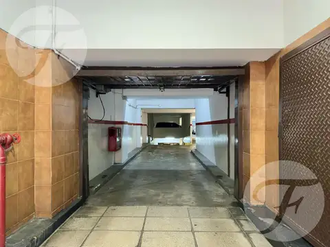 Oportunidad única - 22 espacios de cochera   departamento en Santa Fe y Montevideo a solo U$S 800/m²