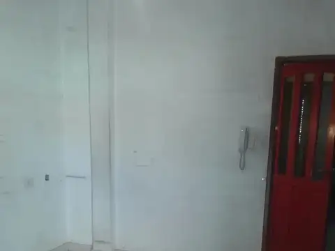 Departamento en 1° Piso + Locall en venta en Caseros