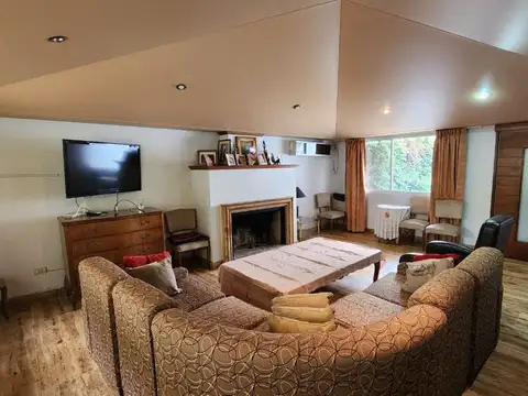 VENTA CASA 4 DORMITORIOS DORREGO MENDOZA