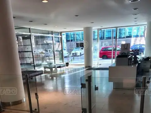 Oficina en Alquiler con 1 cochera