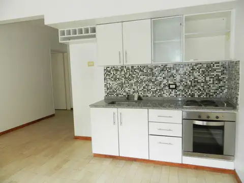 Departamento en Alquiler en Parque Centenario, $ 650.000