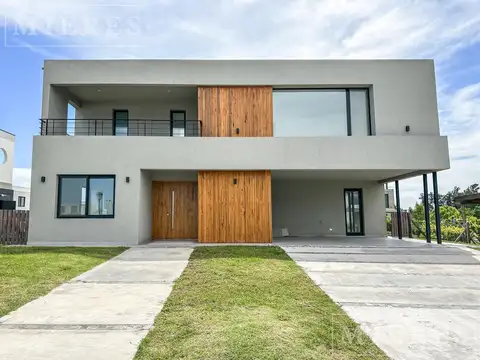 Muy linda casa en venta en La Calesa, Pilará