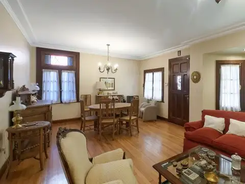 CASA 6 AMBIENTES EN VENTA EN LOMAS DE ZAMORA