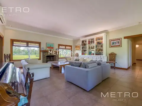 Casa 8 ambientes con 3 baños