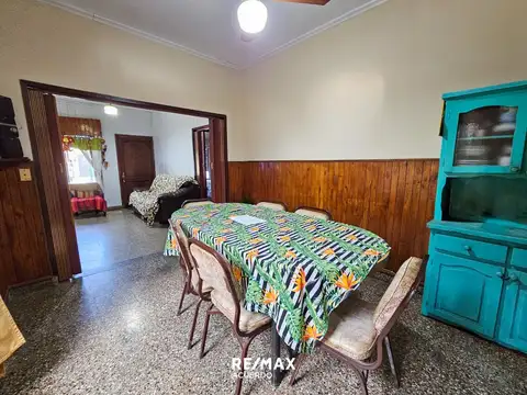 Casa 4 ambientes con 2 baños