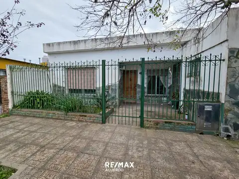 VENTA AMPLIA CASA APTO CREDITO EN SAN NICOLAS