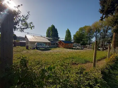 Inmueble en importante arteria. Lote 1530m2. Sup. Cub. 372m2. Capacidad Edificable 4252m2