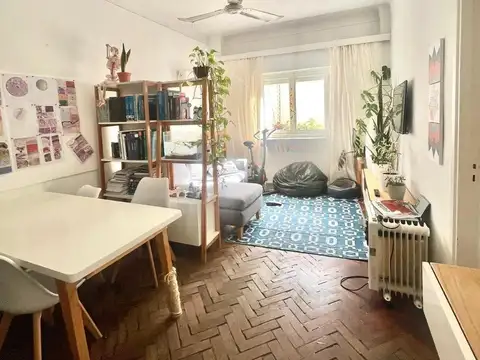 Departamento 3 Ambientes con Dependencia en Venta a Tres Cuadras de Facultad de Medicina - Recoleta