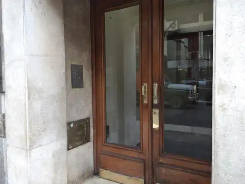 Departamento 3 Ambientes con Dependencia en Venta a Tres Cuadras de Facultad de Medicina - Recoleta