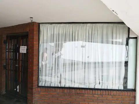 Hipólito Yrigoyen 2500, Piso PB