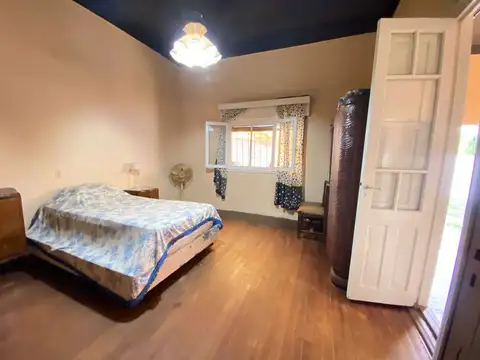 Carabelas e/ Tacuarí y Ramella 1400