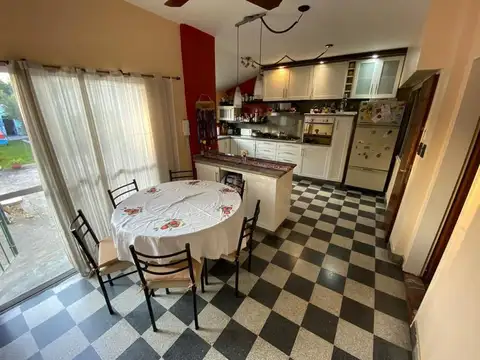 Casa 5 ambientes con 3 baños
