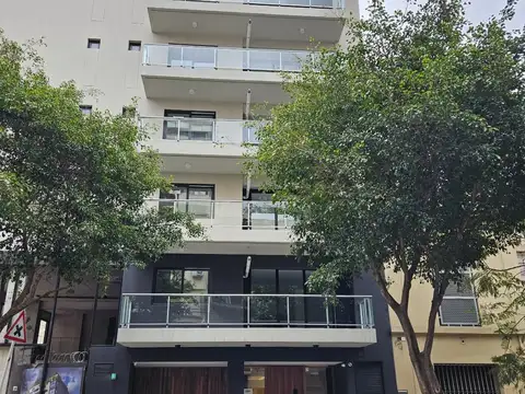 Excelente edificio a estrenar de Categoria, 3 amb. con dep. balcón con parrilla, patio y Amenities