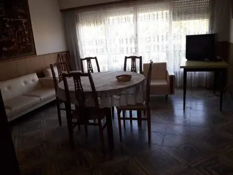 Alquiler 12 meses departamento 3 ambientes en Miramar