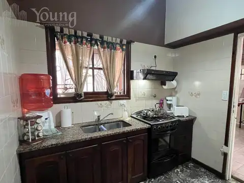 Casa 4 ambientes con 2 baños