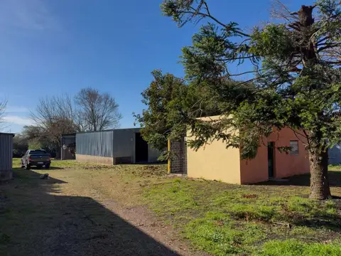 ALQUILER GRAN TERRENO CON GALPÓN Y CASA