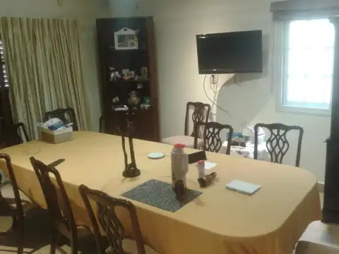 Casa 5 ambientes con 4 baños