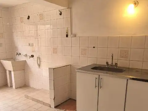 Casa 5 ambientes con 1 baño