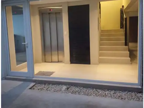 Madero 1400 , Piso 1