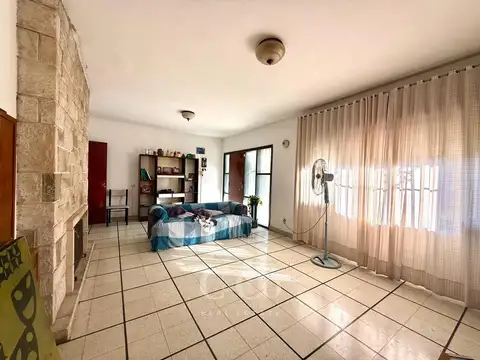 Venta Casa 2 Dormitorios C/ Pileta A 100 Mts Del Centro En La Quinta 1ra Sección - Villa Carlos Paz