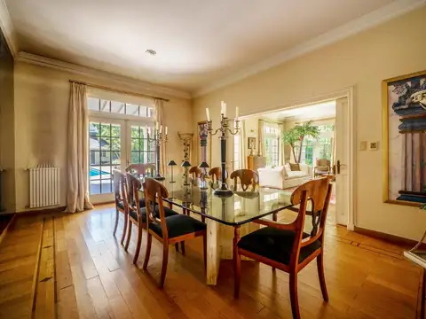 Exclusiva Casa de estilo Francés en Belgrano Chico con Jardín, Pileta y Quincho