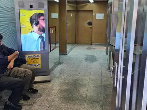 Oficina 5 ambientes con 2 baños