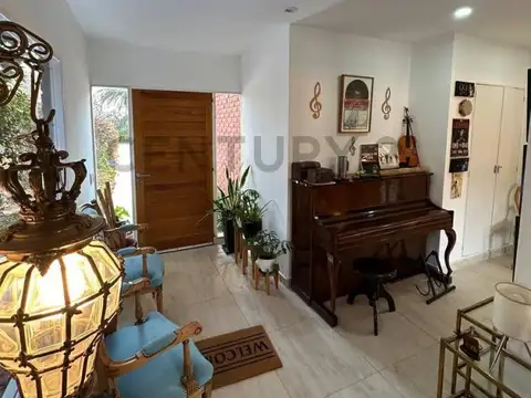 Escribano Francisco Vázquez 96 , Piso 0