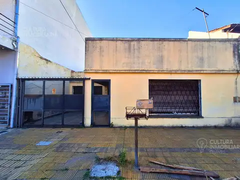 VENTA CASA MULTIFAMILIAR CON COCHERA LOTE DE 294M2
