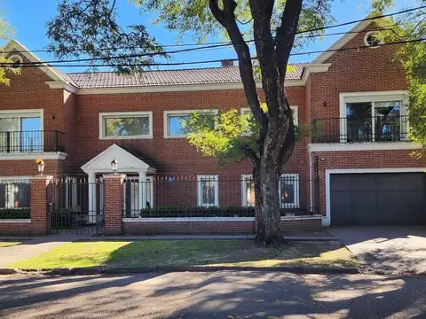 VENTA CHALET MODERNO 6 AMBIENTES COCHERA PILETA