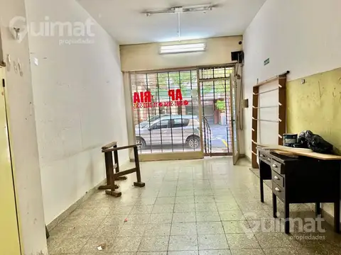 Local en Caballito sin gas apto varios rubros y depósito