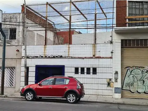Local Comercial con divisiones - 3 baños - Ideal Profesional / Deposito  - Lomas Del Mirador