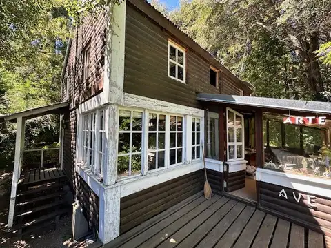 Única casa con excelente ubicación, sobre arroyo, Llao LLao