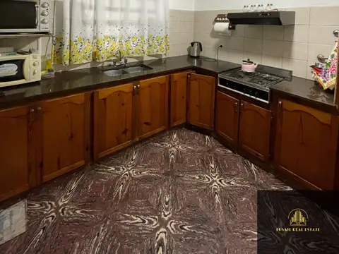 Casa 5 ambientes con 2 baños