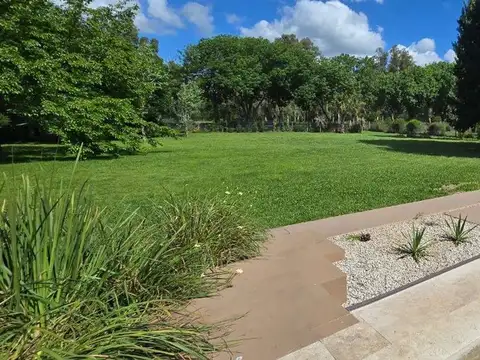 Casa en Venta con 3 cocheras