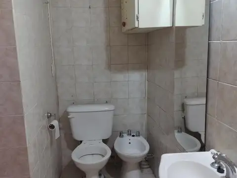 DEPARTAMENTO 2 AMBIENTES ZONA COMERCIAL