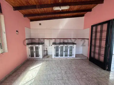 Almirante Brown 1500, Piso 1