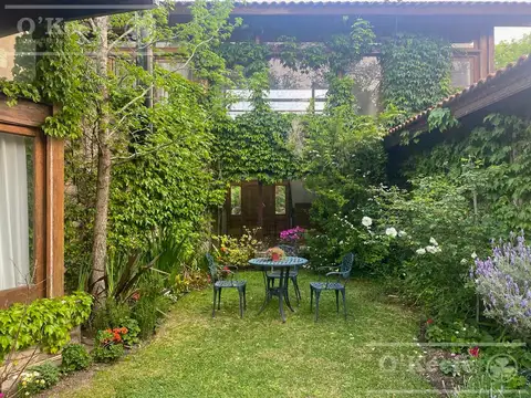 Casa  en venta con fondo al lago en  Abril Club de Campo - Apto Credito