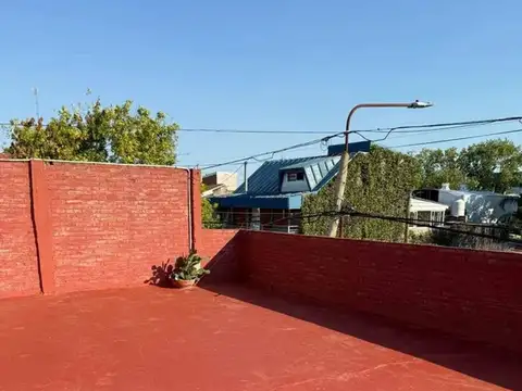 VENTA CASA EN PABLO PODESTA CON LOCAL