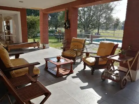 Casa 5 ambientes con 4 baños