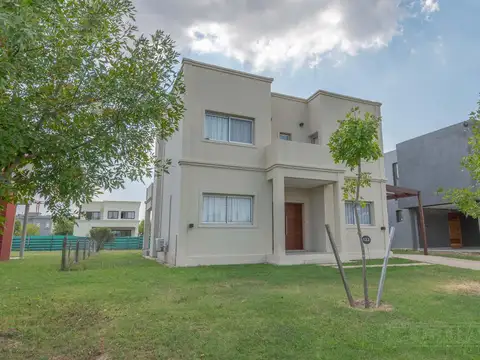 Casa en Alquiler de 3 dormitorios