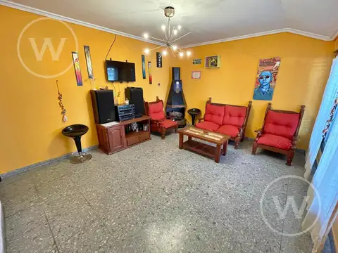 Casa en Venta con 2 cocheras