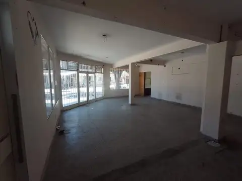 Local en Venta en Isidro Casanova, USD 135.000