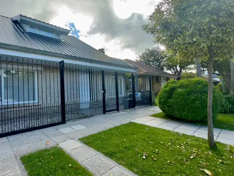 Oficinas con 3 privados y patio en venta - Strobel  al 4200