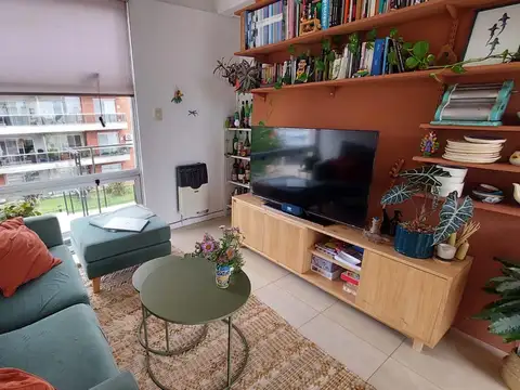 Departamento en Alquiler en Bernal, $ 700.000